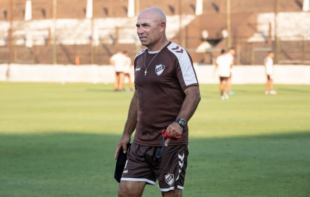 San Martín busca y Juan Manuel Llop tiene chance