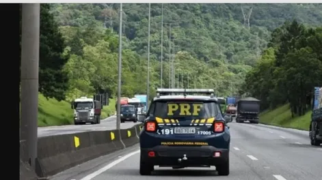 Iban de vacaciones a Brasil y se olvidó a su esposa en una estación de servicio