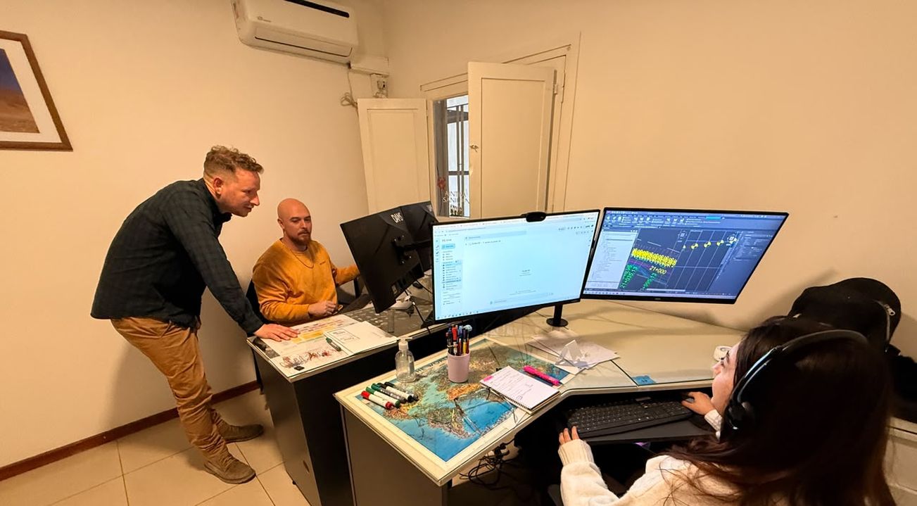 DAMS nació como una consultora de ingeniería hace 9 años e impulsaron el uso de drones en la exploración minera. Hoy exploran la IA. DAMS nació como una consultora de ingeniería hace 9 años e impulsaron el uso de drones en la exploración minera. Hoy exploran la IA.
