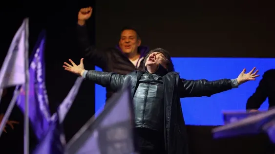 Al todo o nada. El presidente javier Milei enfrenta hoy un duro desafío. Hoy, en las urnas se medirá el humor social tras el escándalo por las presuntas coimas que involucra a su hermana Karina.