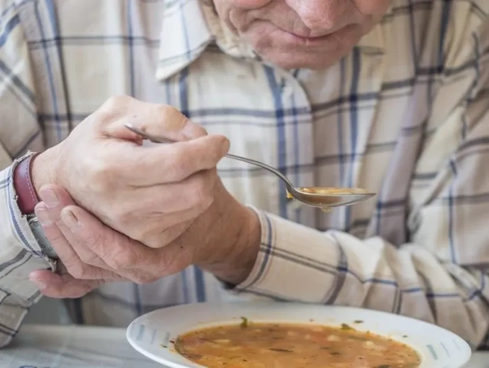 Un estudio comprobó que la acumulación de una proteína permite la detección temprana del Parkinson