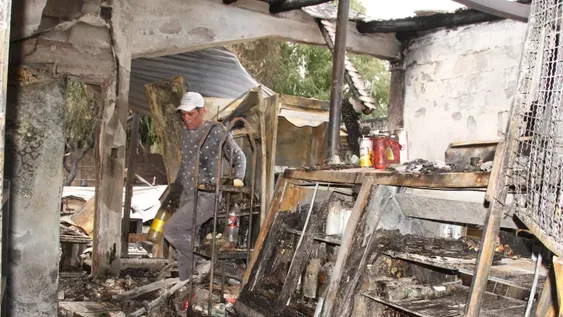 A un mes del incendio en el local de garrafas, el mensaje de la familia vecina que perdió su almacén
