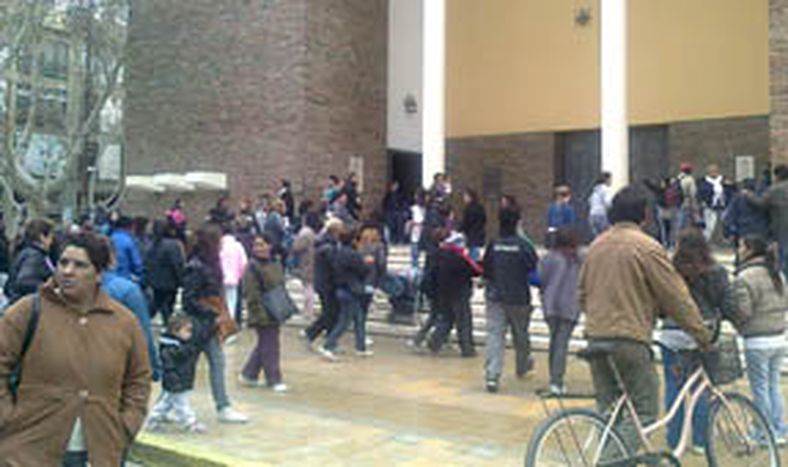 Los manifestantes dejaron la Catedral con la promesa de soluciones al reclamo