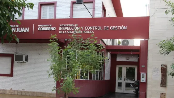 Cae policía por presuntas agresiones a su ex y amenazas a la madre de ella, él lo negó