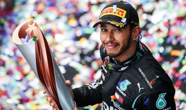 Hamilton anunció que “antes de la Navidad” renovará su contrato con Mercedes