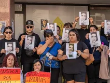Familia y amigos de Axel pidiendo justicia.