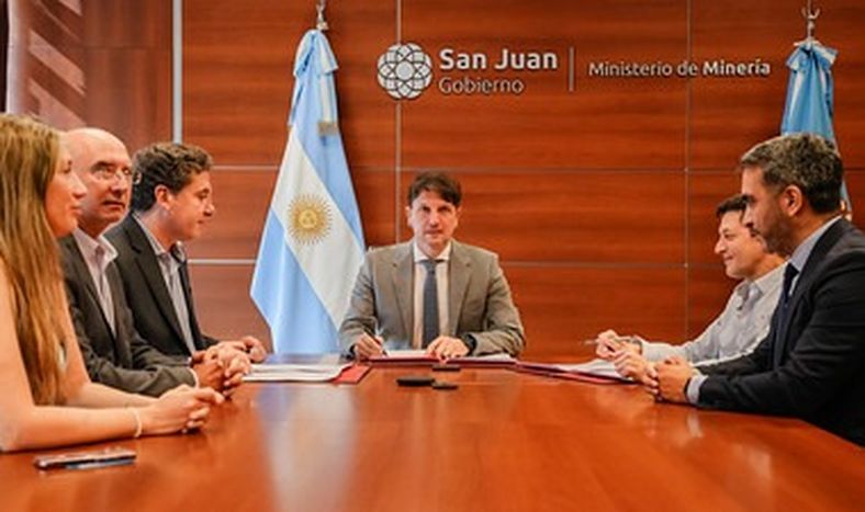 Formalizan un convenio para la implementación del Programa Mujeres + Mineras