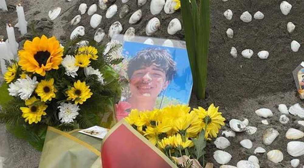 La despedida de la familia de Alejandro en la playa, el 24 de noviembre.