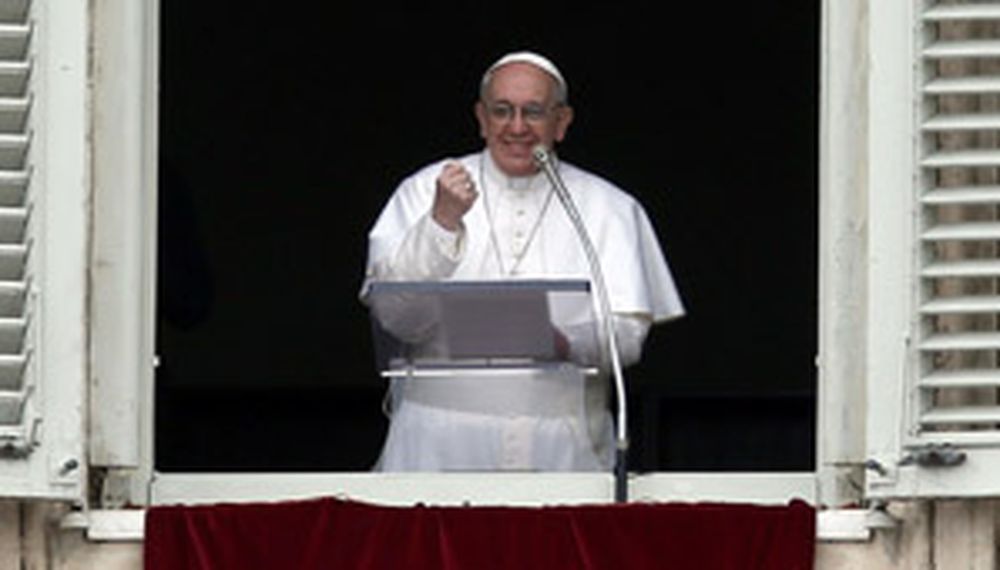 Francisco en su primer Angelus: “Dios no se cansa de perdonar”