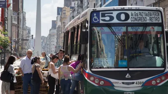 HABRÁ MICROS. LA UTA no puede adherirse al paro general porque está en conciliación obligatoria por su conflicto salarial. La CGT amenaza con sanciones.