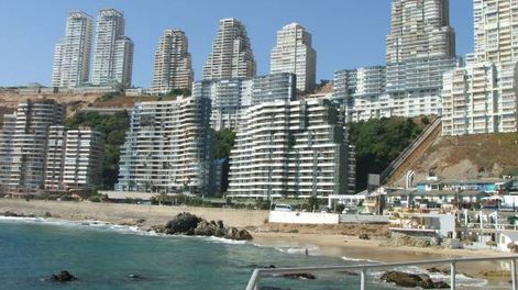 Brindis frente al mar