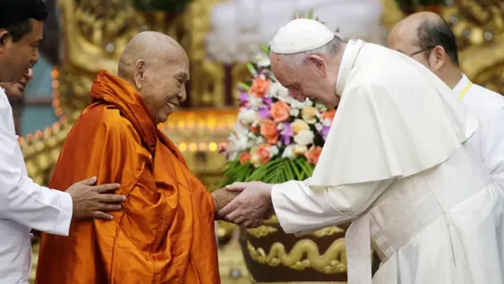 Francisco celebró una multitudinaria misa ante más de 150 mil personas en Myanmar