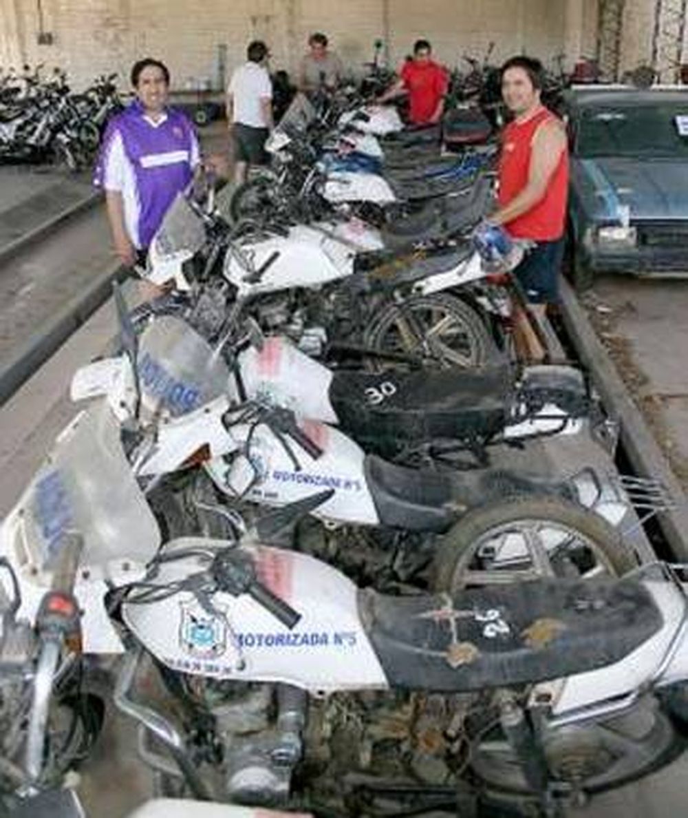 Salen a remate autos y motos de la Policía