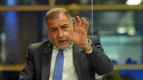 A Luis Juez le robaron el celular en plena entrevista radial y todo quedó registrado