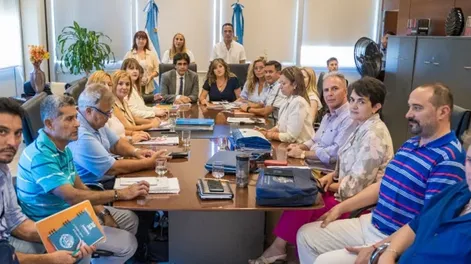 Diario de Cuyo | Clave. La discusión con los docentes impacta en el aumento a otros sectores de trabajadores del Estado, ya que se toma de base el incremento para el resto.