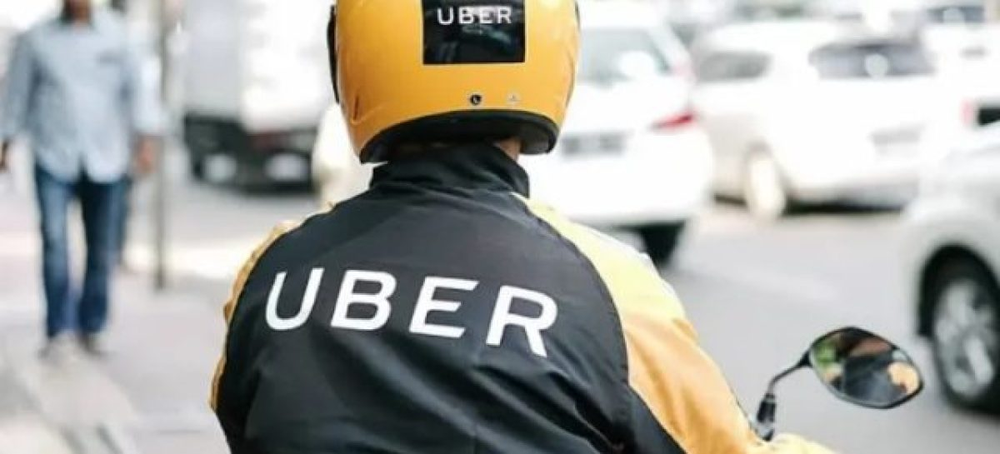 Pocito: lo emboscaron cuando iba a hacer un viaje de Uber Moto y le robaron la moto, el celular y hasta las zapatillas