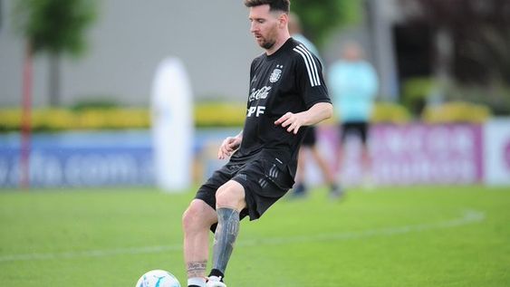 Messi tuvo su segunda práctica y Scaloni piensa en que juegue todo el partido ante Brasil