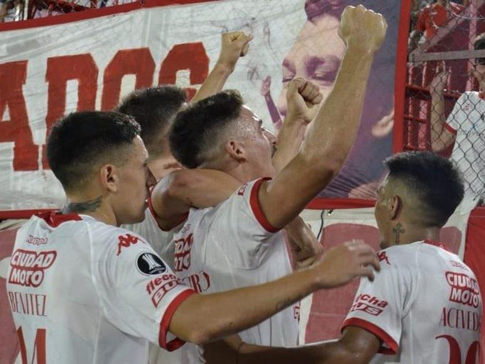 Huracán venció a Boston River y avanzó una nueva fase
