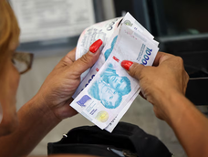 Pesos argentinos.