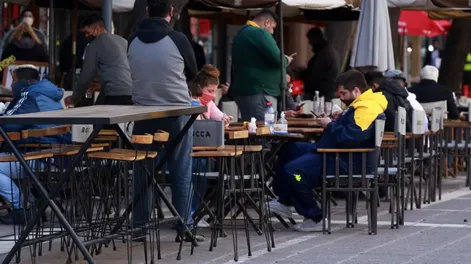Supo que pedían Pase Sanitario en un bar y le solicitó todo tipo de documentos a la moza