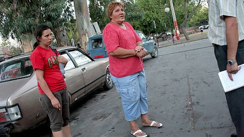 Dos heridos al caerles una carga de tomate