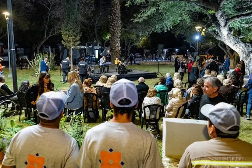 Inauguraron la Plaza Los Álamos