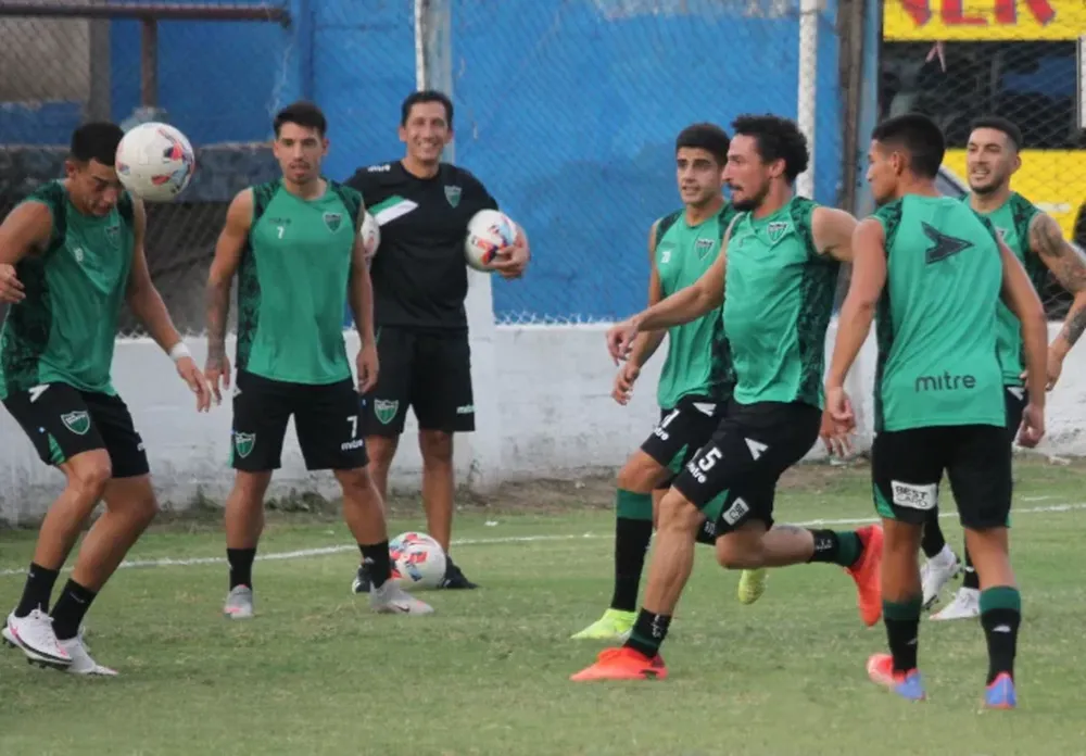 San Martín define todo para Riestra