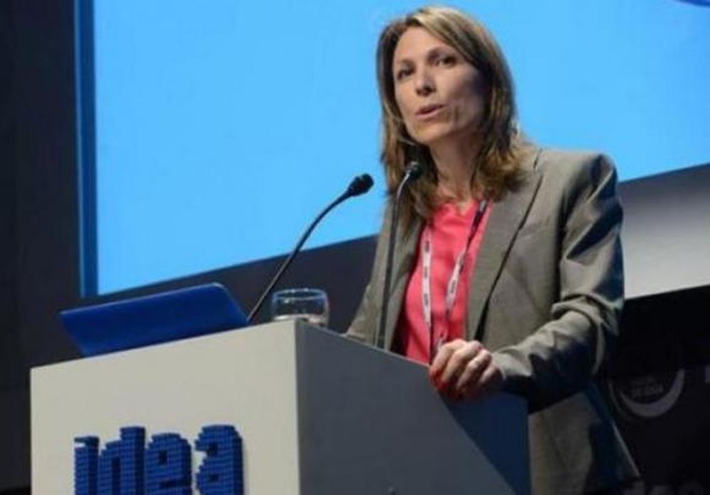 Aerolíneas tendría una mujer al mando