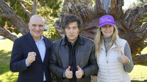 Tras los piedrazos en Lomas, Milei apuntó a los “kukas carentes de ideas” y llamó a votar en su contra