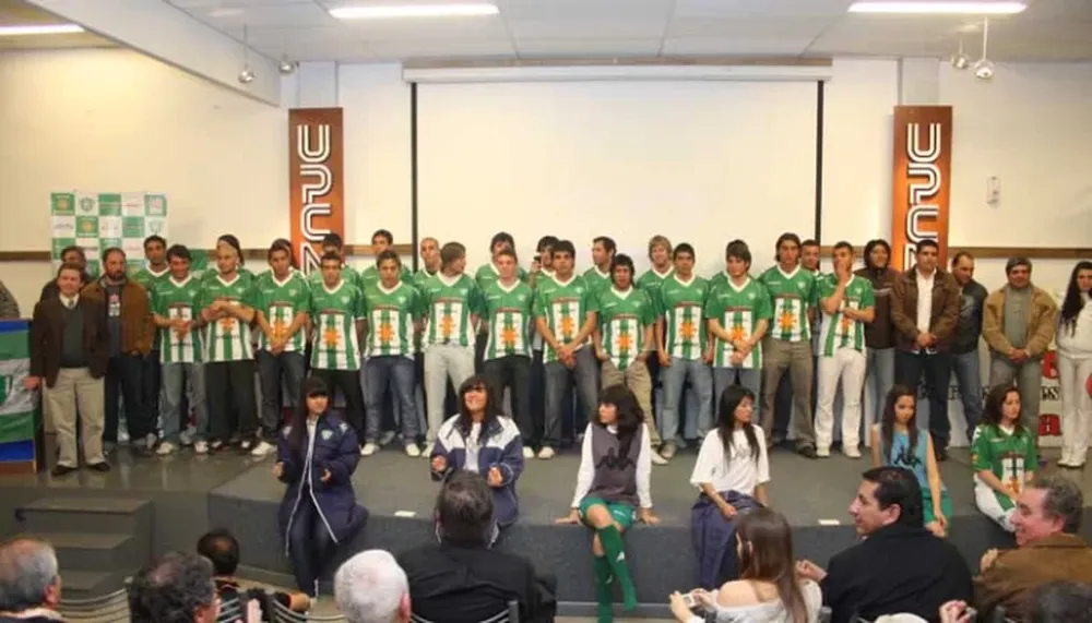 Sportivo presentó su plantel, cuerpo técnico e indumentaria