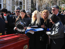 San Juan se unió en una despedida marcada por el dolor, el respeto y el reconocimiento a quienes entregaron su vida al servicio de la comunidad. Fotos: Daniel y Mariano Arias / Diario de Cuyo