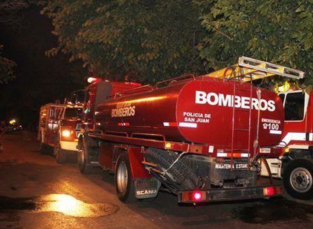 Incendio arrasó con parte de un camión  del hijo de Juan Carlos Abarca: ¿fue intencional?