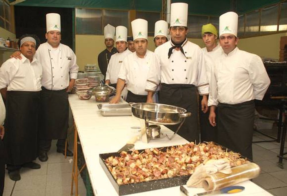 Noche de brindis y apoyo oficial a la cal sanjuanina