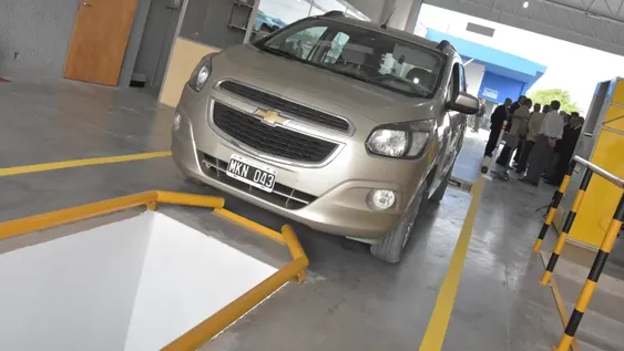 INSTALACIONES. Según empresarios, los costos técnicos hará imposible que los talleres comunes ofrezcan el servicio.