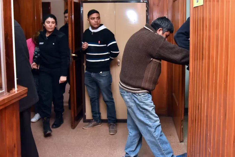 Condenaron a la pareja que violó a una sobrina: 15 años para él y 14 para ella