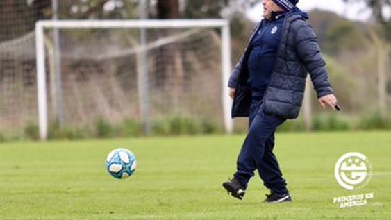 Maradona, presente en el entrenamiento de Gimnasia