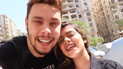 Acusan a una pareja de youtubers de maltratar a su hijo para obtener más likes