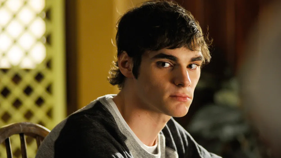 RJ Mitte interpretó a Walter White Jr. durante las cinco temporadas de Breaking Bad. RJ Mitte interpretó a Walter White Jr. durante las cinco temporadas de Breaking Bad.