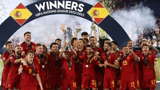 España amargó a Croacia en la definición por penales