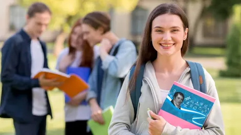 Las Becas Manuel Belgrano buscan impulsar la formación en áreas científicas y tecnológicas clave para el país.