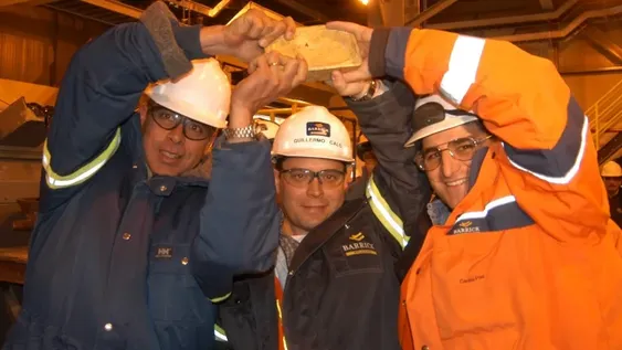 El prime lingote de doré de Veladero estuvo listo en octubre de 2025, dos años después de que inició la producción.