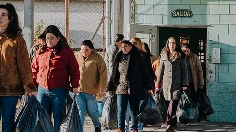 “La mujer de la fila” combina una narrativa íntima con un mensaje social relevante, consolidándose como uno de los estrenos más importantes del año.