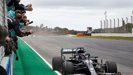 Hamilton ya está solo en lo más alto