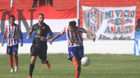 Peñarol derrotó al líder Deportivo Madryn y sigue firme rumbo a la clasificación