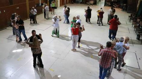 El municipio de San Martín lanzó un nuevo taller de bailoterapia para personas mayores.