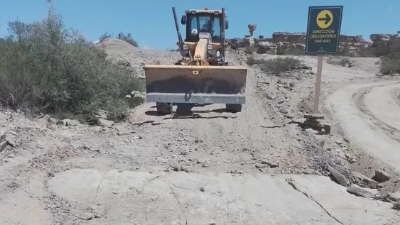 Tras las lluvias y crecientes, rehacen caminos en el Parque Ischigualasto