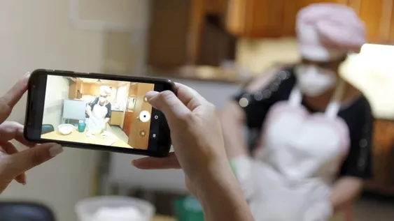 Juegos interactivos o clases de cocina online para poder entretener a los abuelos