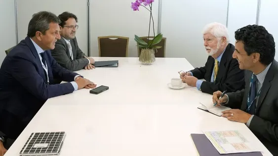 Acordaron postergar un pago de U$S 2.700 millones al FMI