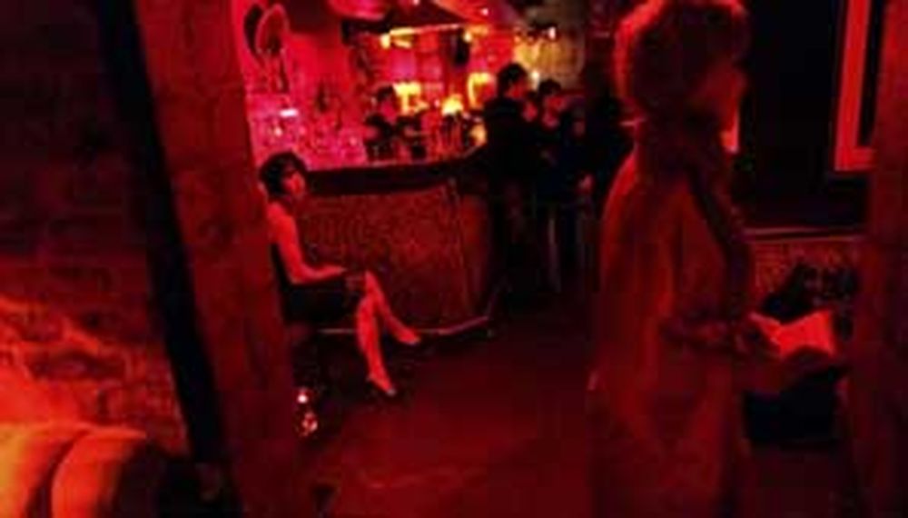 Negocio que hace furor en Nueva York: chicas que leen desnudas
