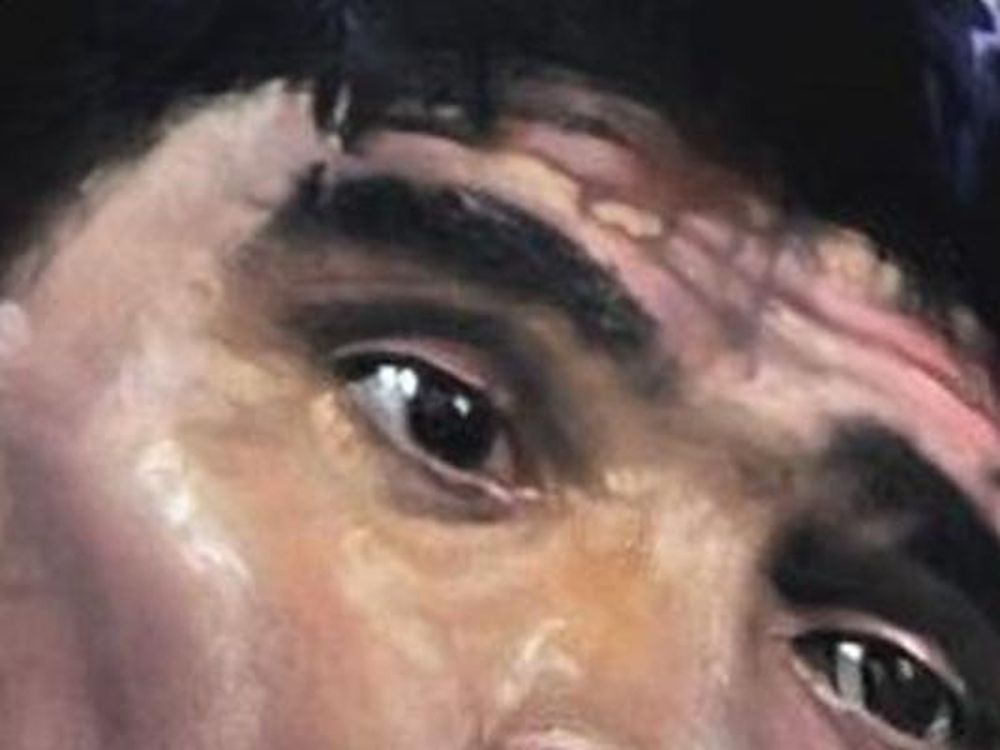 Un argentino hizo un impactante mural de Maradona en Italia